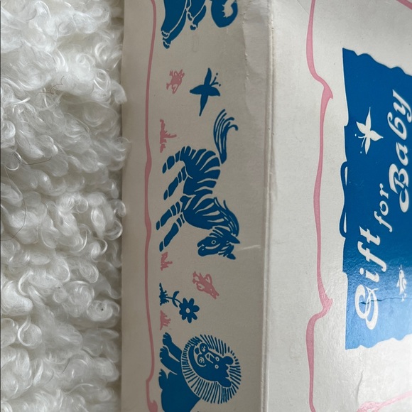 Vintage White Baby Shoes with Cutout Design - Picture 5 of 16